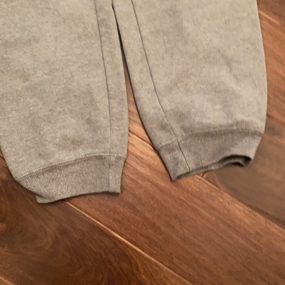 Athletic wear - Picture 3 of 6